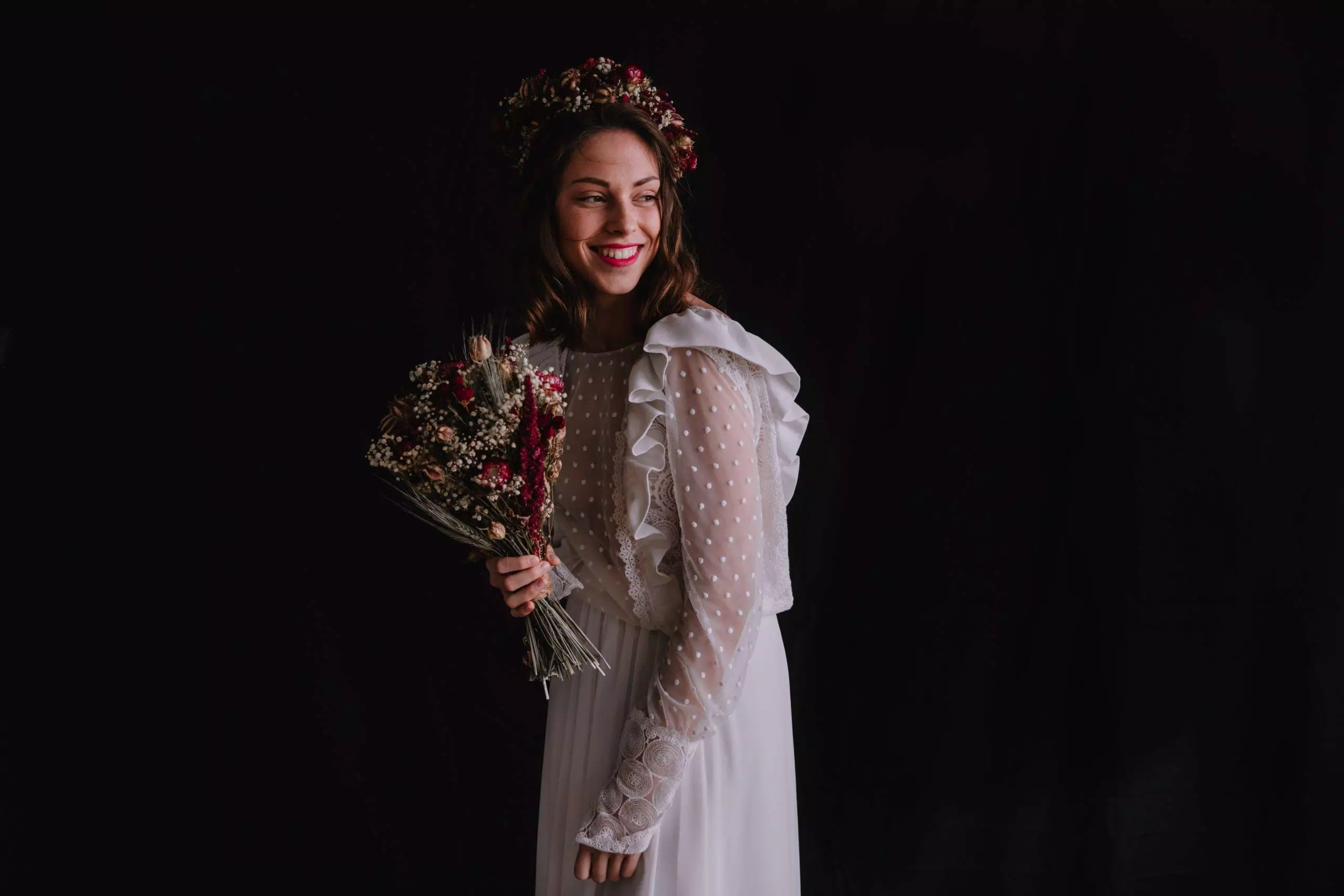 Serre Sauvage en fleurs séchées bouquet de mariée et couronne