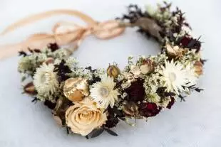 couronne de fleurs séchées pour une demoiselle d'honneur 