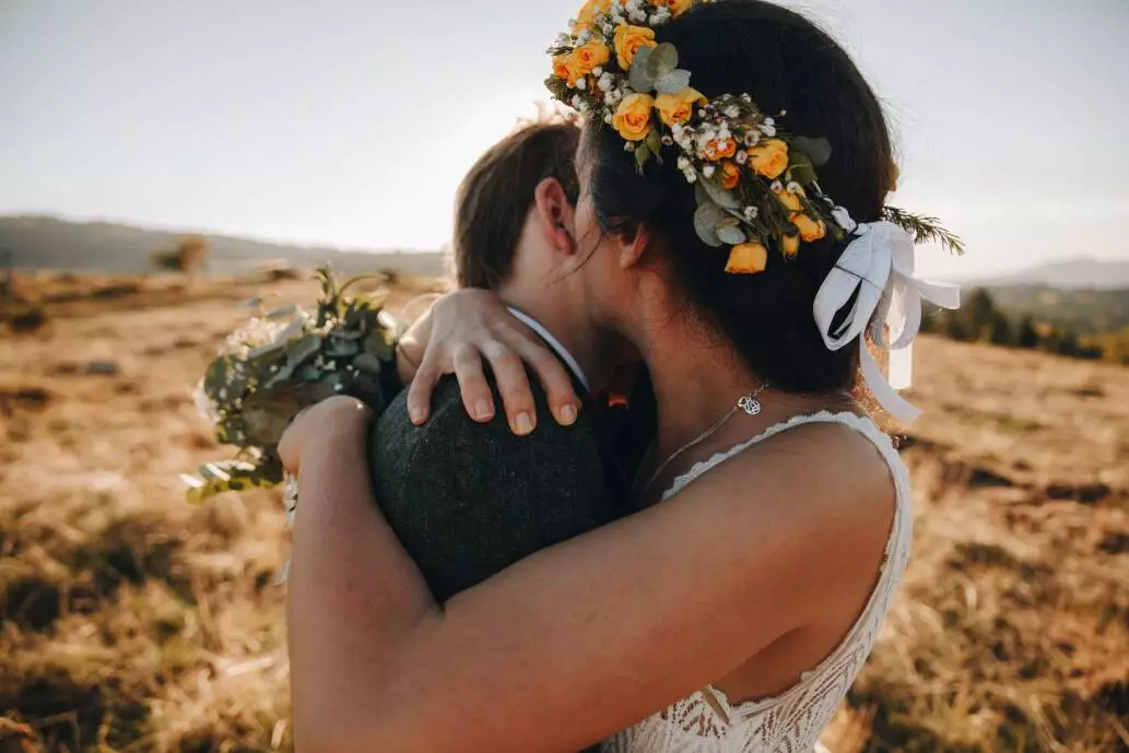 Couronne de fleurs fraîches pour mariage