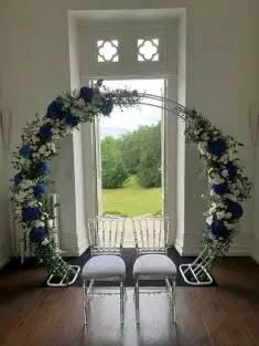 Arche de mariage en métal blanc