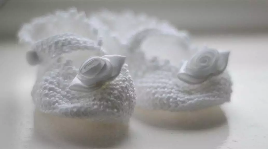 chaussons de bébé pour un baptême